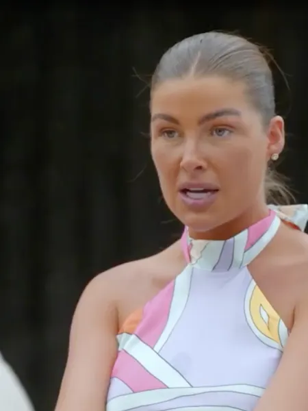 Becks, of 'The Only the Essex', talks with her friends about epilepsy.